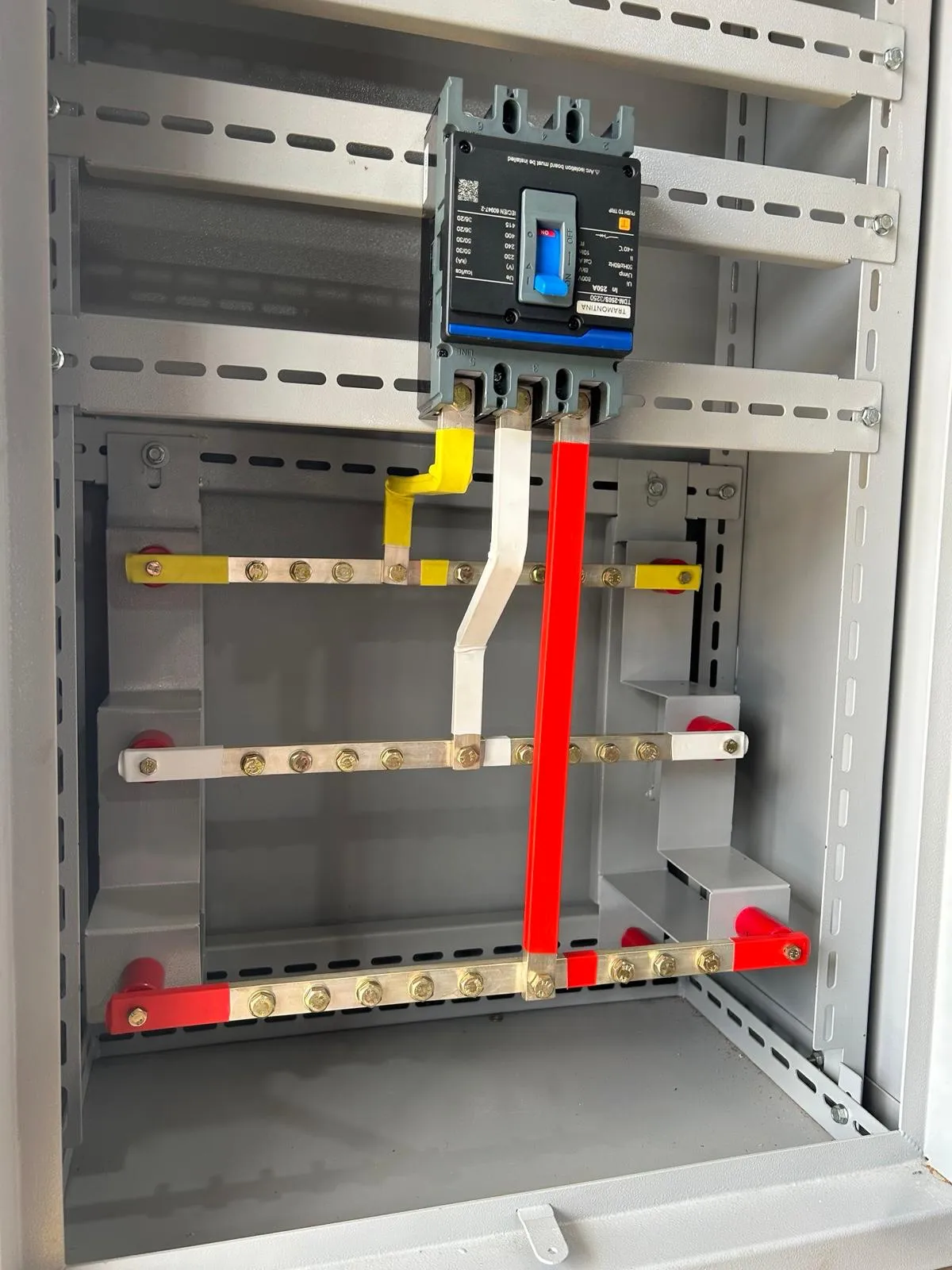 Componentes elétricos da Caixa CM-10
