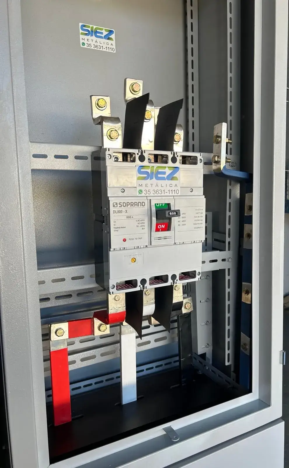 Detalhe interno da Caixa CEMIG CM-18